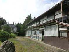 1920s wood house on a large plot in Niigata