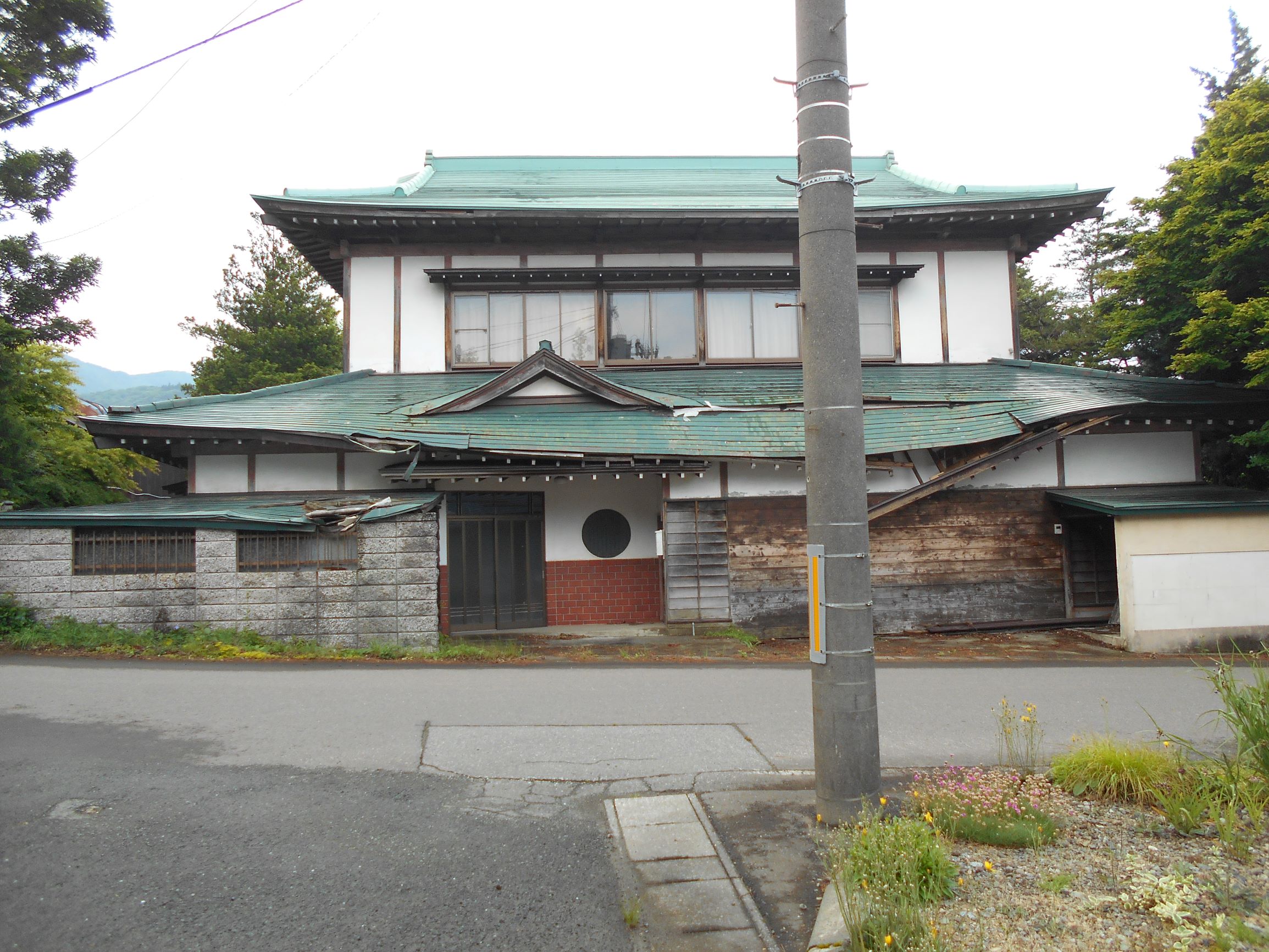 1970s wood house on a large plot in Kitakami
