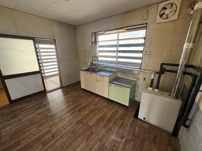 1970s wood house, 6-min walk to station, Tokamachi, Niigata