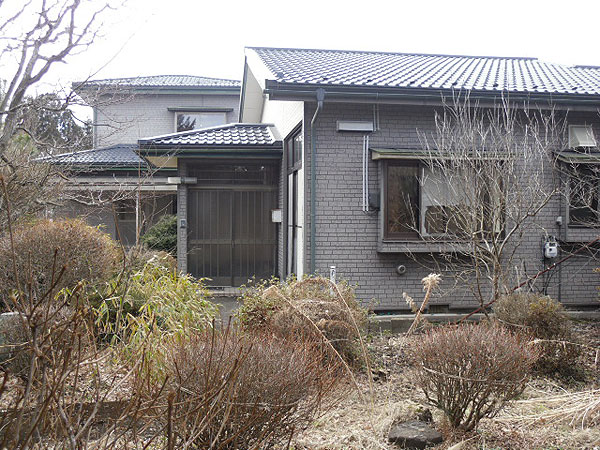 1960s wood house on a large plot in Iwate