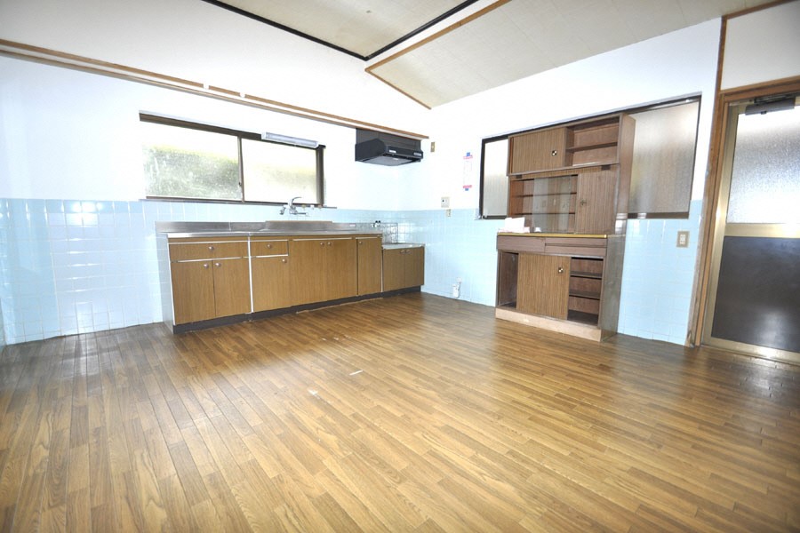 1970s wood house on a large plot in Hyogo