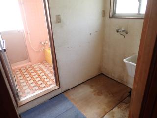 1970s concrete house, 1-min walk to station, Oita