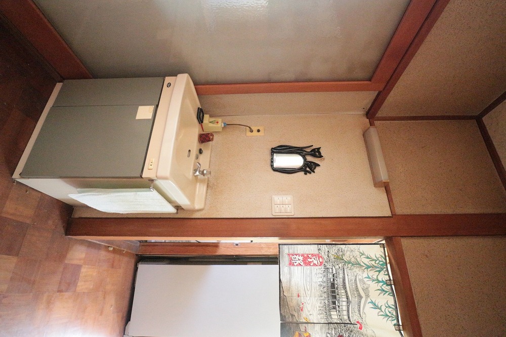 1970s wood house, 13-min walk to station, Toyama