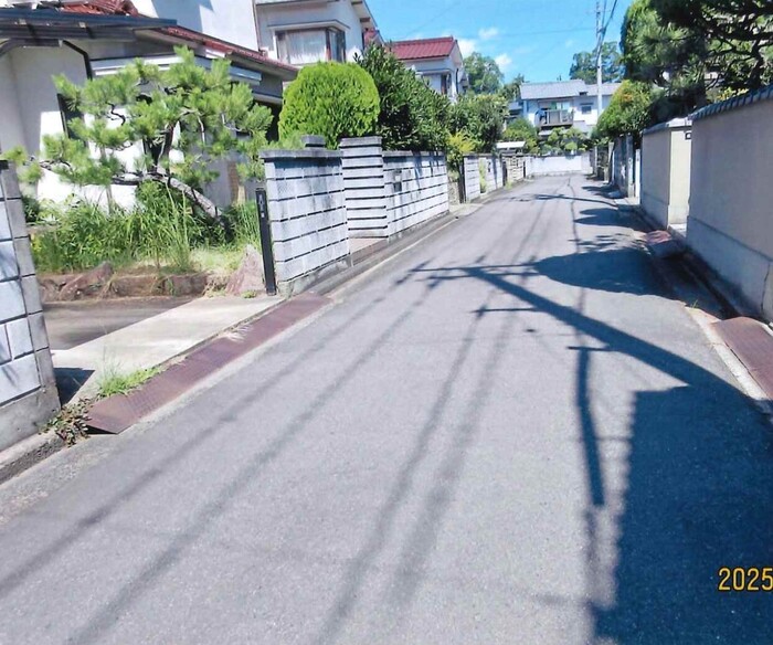 1990s wood house, 7-min walk to station, Kagawa
