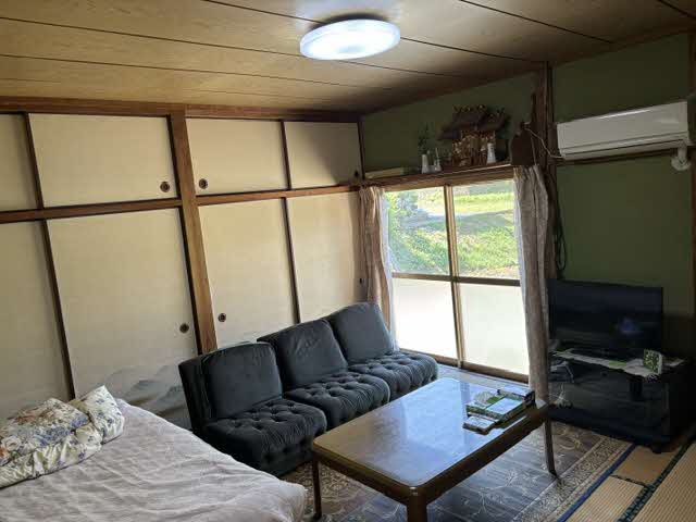 1980s wood house with storehouses in Kumamoto