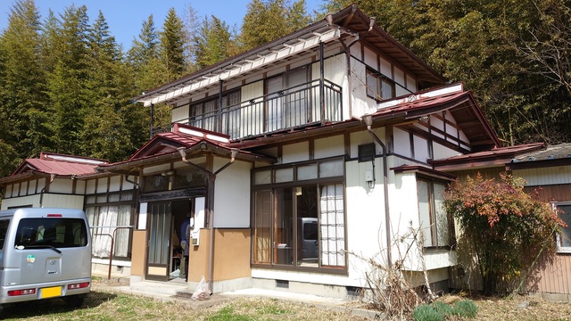 1980s wood house on a large plot in Iwate