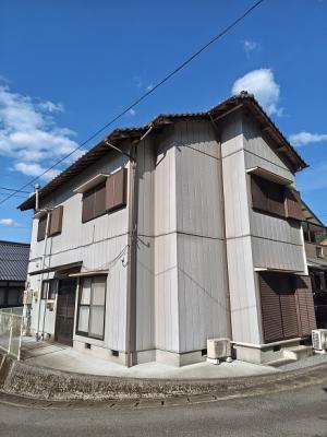 1990s wood house, 3-min walk to station, Ehime