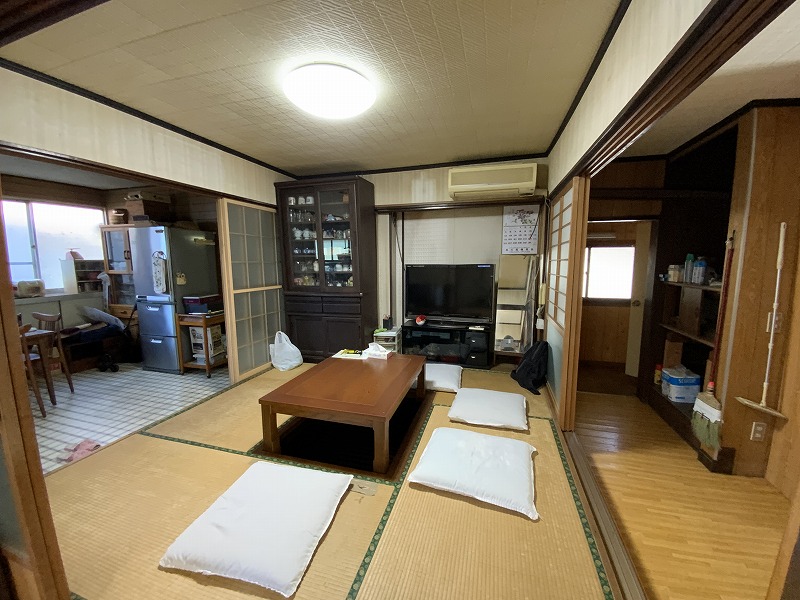 1950s wood house with storehouses in Yamaguchi