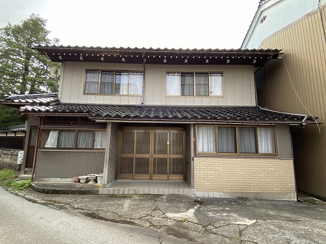1930s wood house, 6-min walk to station, Toyama