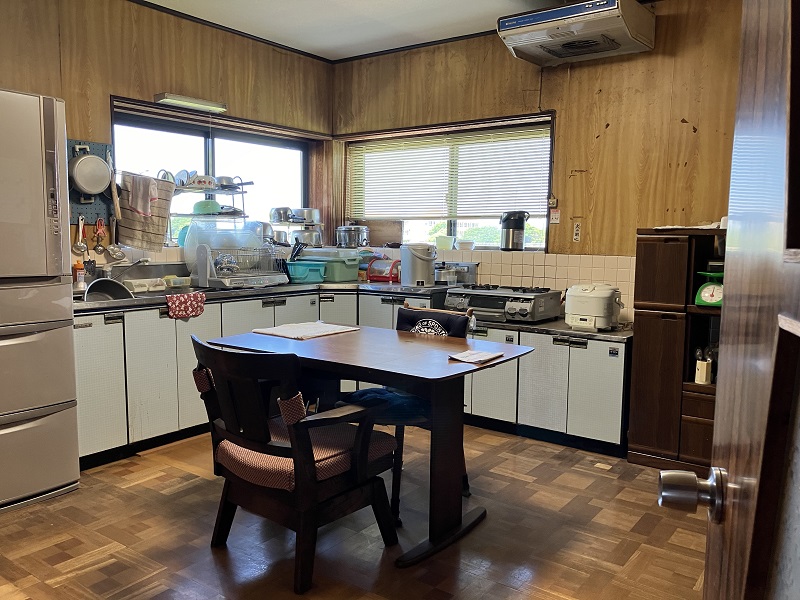 1970s wood house, 13-min walk to station, Tottori