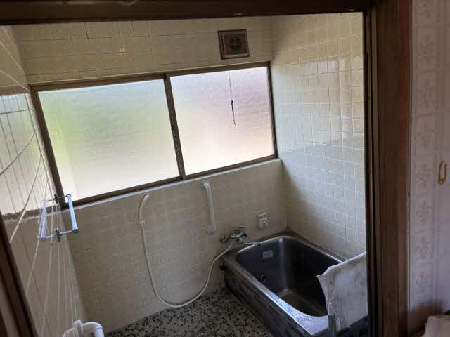 1980s wood house with storehouses in Kumamoto