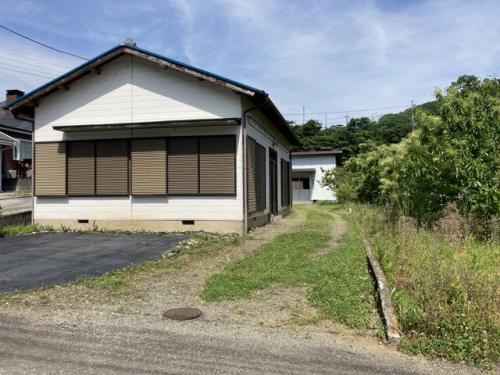 1990s house with outbuildings in Kanagawa