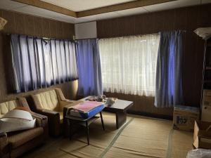 1970s wood house with outbuildings in Niigata