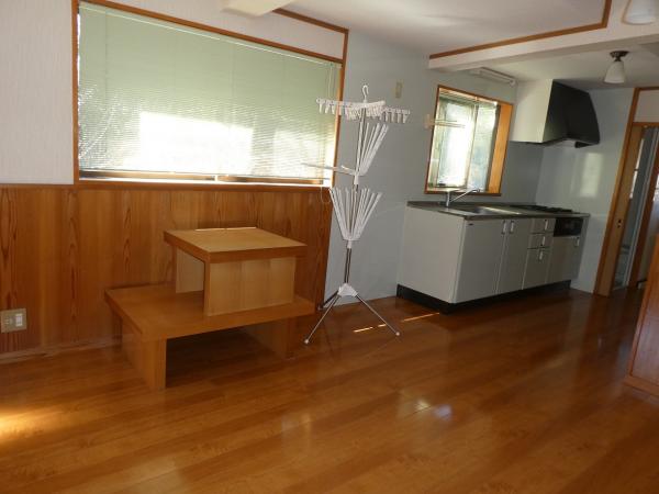 1990s wood house, 20-min walk to station, Ehime