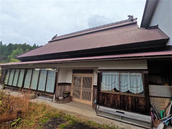1960s wood house on a large plot in Hyogo