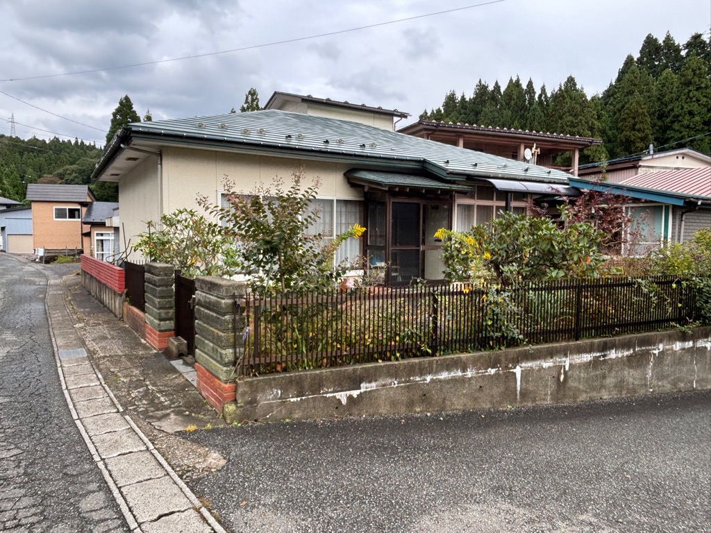 House, 7-min walk to station, Akita