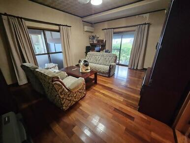 1990s wood house, 7-min walk to station, Kagawa