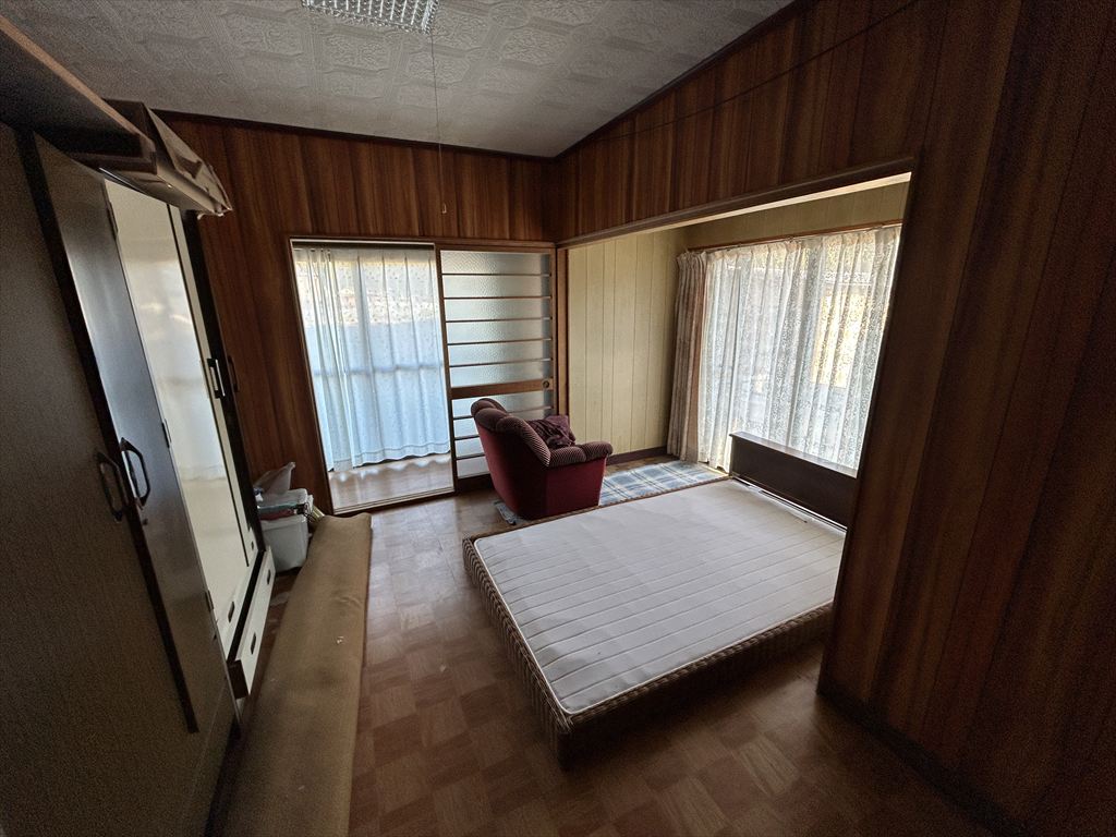 1910s wood house on a large plot in Mie