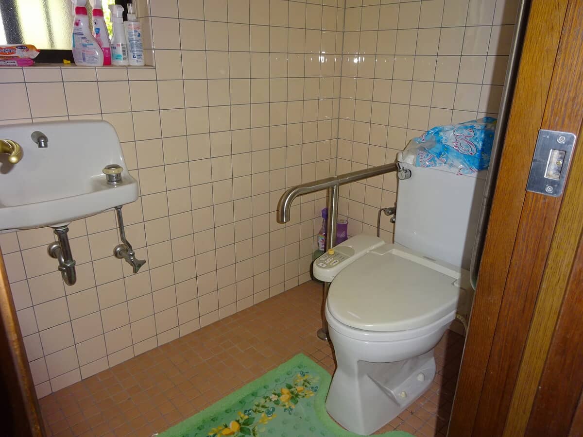 1990s wood house on a large plot in Hiroshima