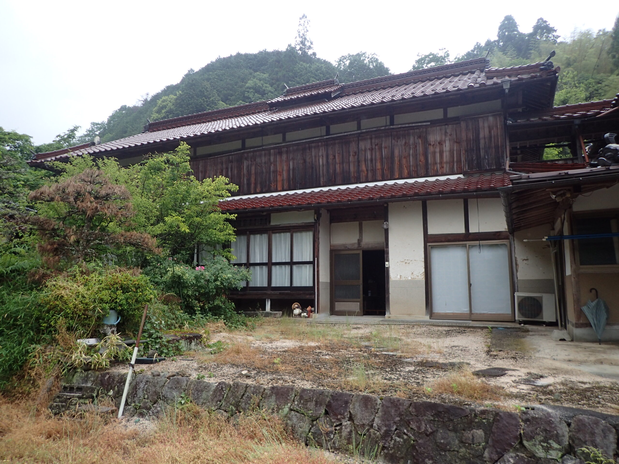 1920s wood house on a large plot in Okayama