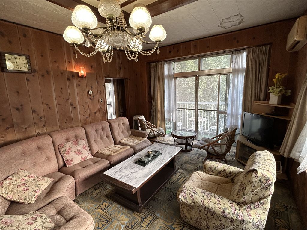 1970s steel-frame house, 15-min walk to station, Mie