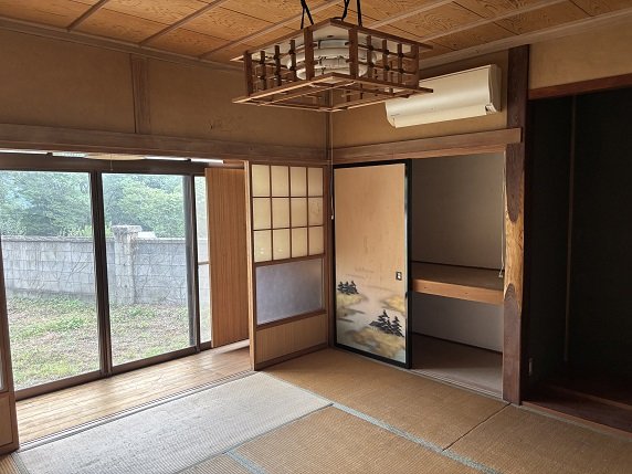 1970s wood house, 12-min walk to station, Nagano