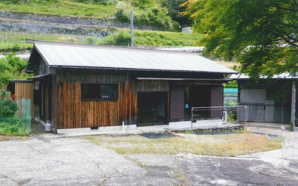 2000s wood house in Nara