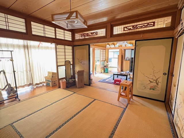 1980s house on a large plot in Yamanashi