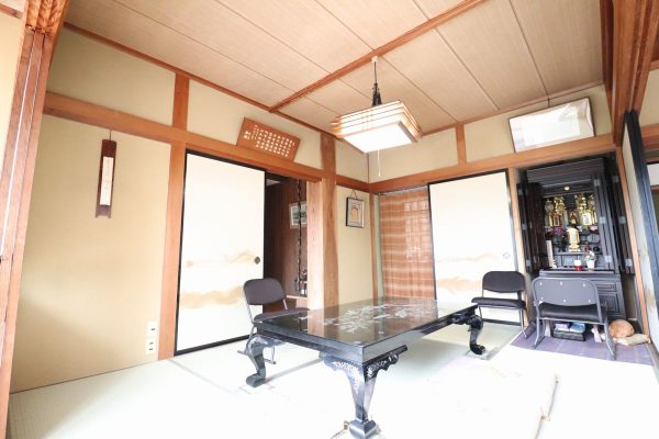 1970s wood house with storehouses in Shimane