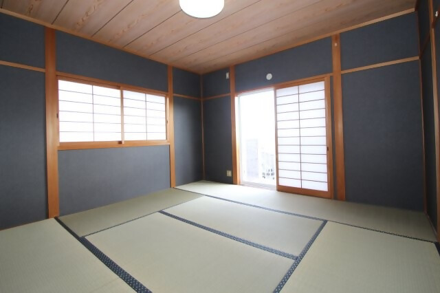 1990s wood house, 8-min walk to station, Mie