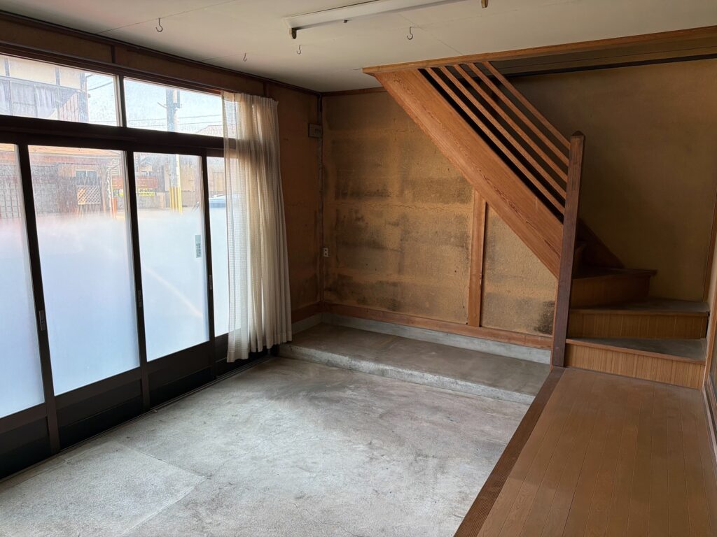 1970s wood house, 19-min walk to station, Mineyama, Kyotango