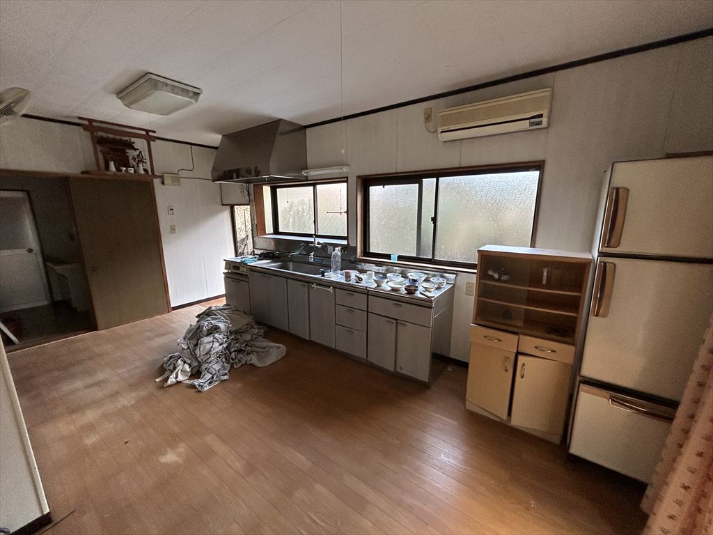 1990s wood house in Mie
