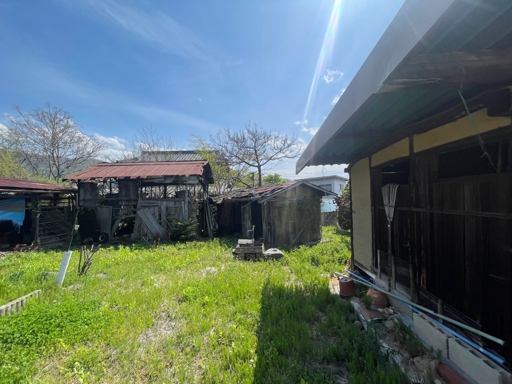 1970s wood house on a large plot in Nagano
