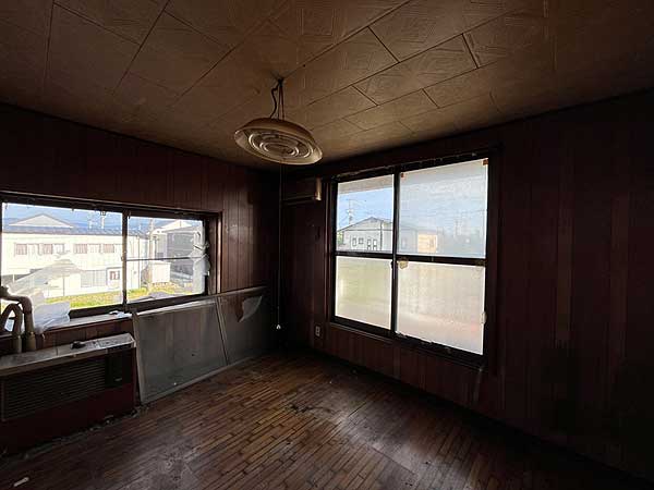 1970s wood house, 12-min walk to station, Iwate