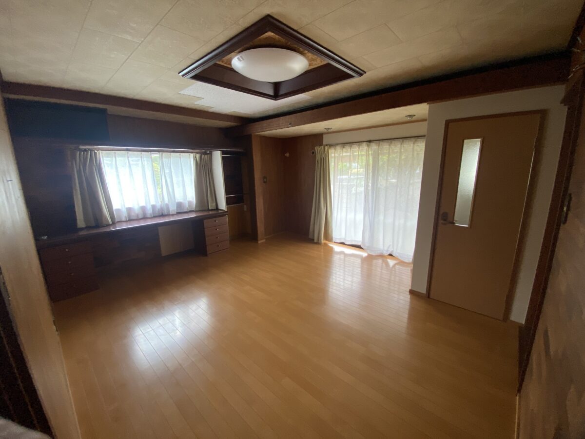 Wood house on a large plot in Hyogo