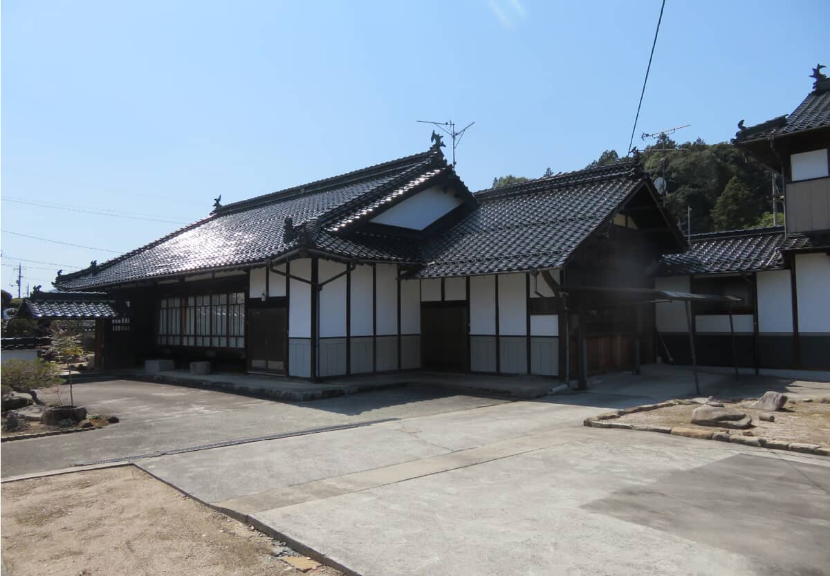1940s wood house on a large plot in Hiroshima