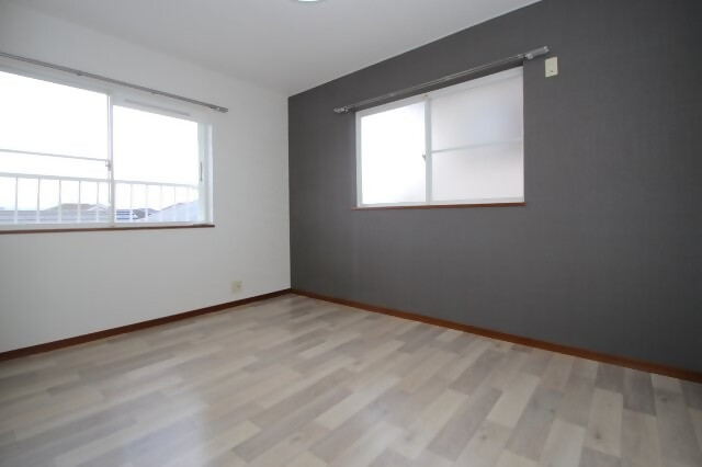 1990s wood house, 8-min walk to station, Mie
