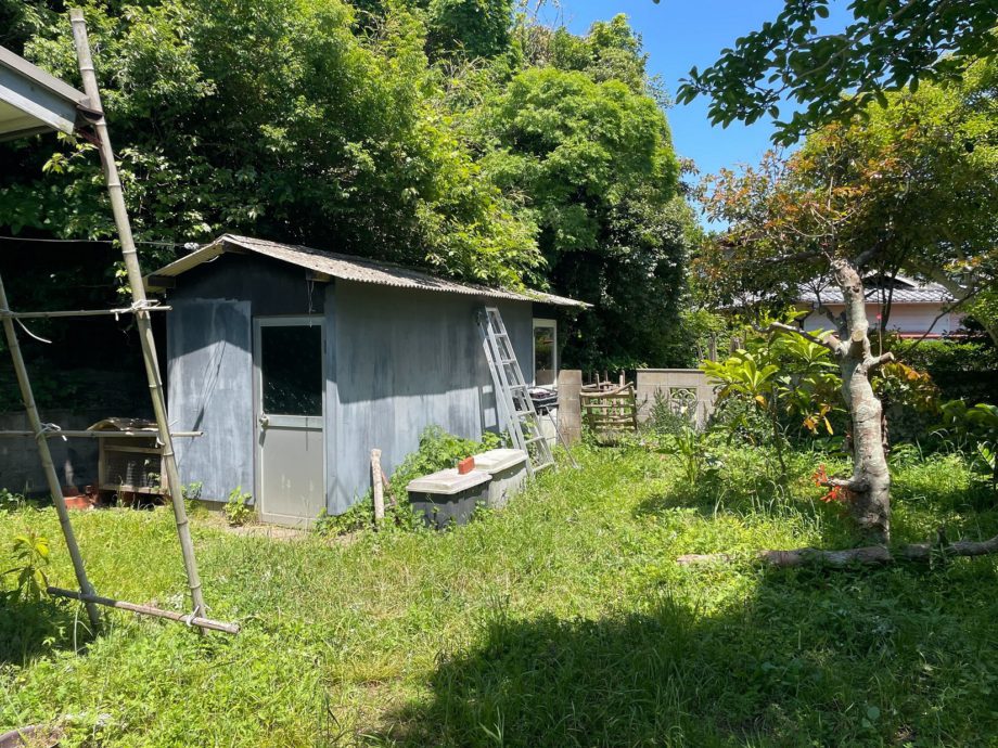1970s wood house on a large plot in Nagasaki