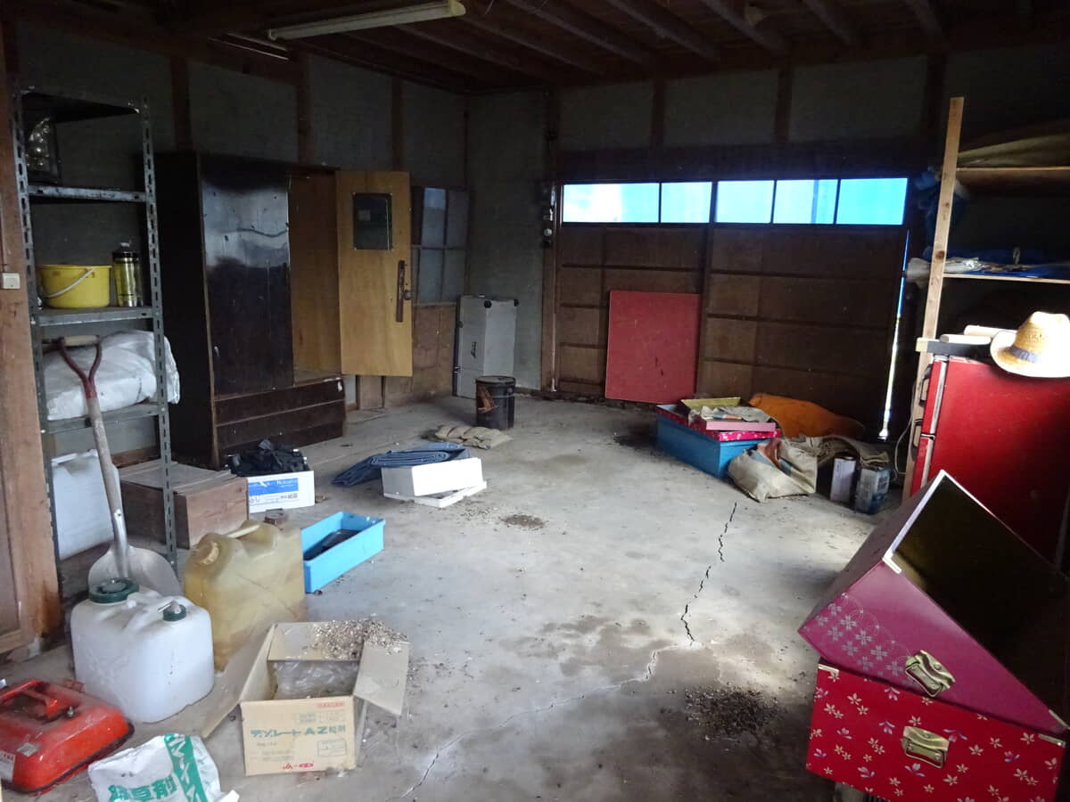 Wood house on a large plot in Hiroshima
