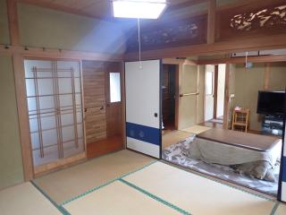 1980s concrete house, 15-min walk to station, Oita