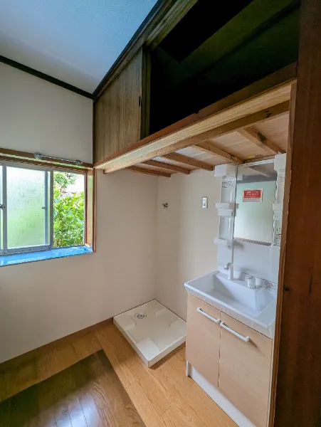 1960s wood house, 16-min walk to station, Iwate