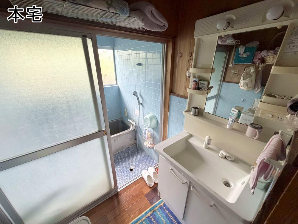 1970s wood house with outbuildings in Kanoya, Kagoshima