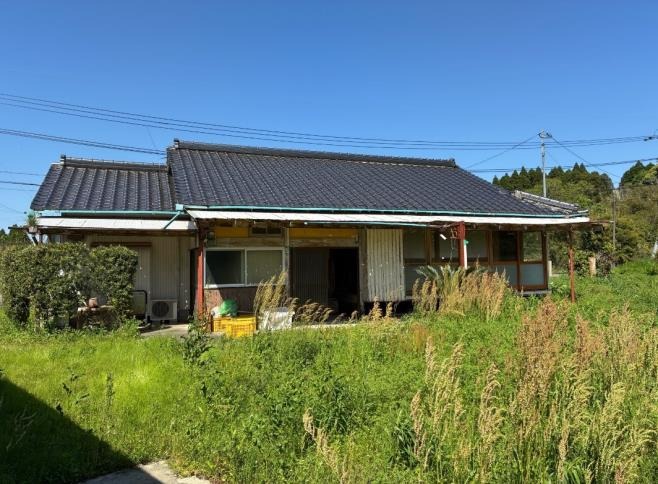 1960s wood house in Takaono, Izumi, farmland, approval needed