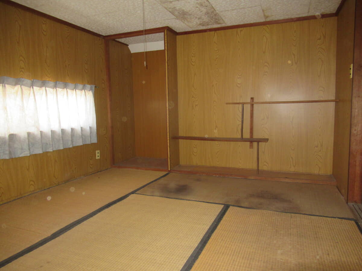 Wood house on a large plot in Hiroshima
