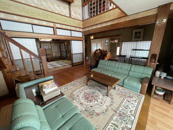 1980s wood house on a large plot in Tottori