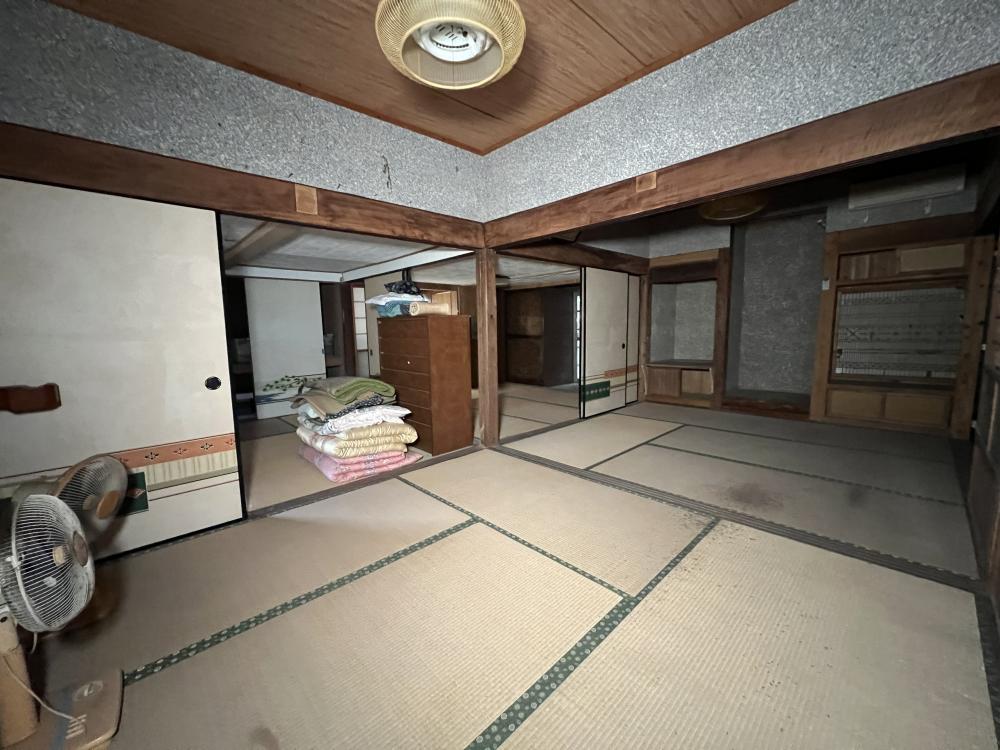 1960s wood house on a large plot in Kanoya, Kagoshima