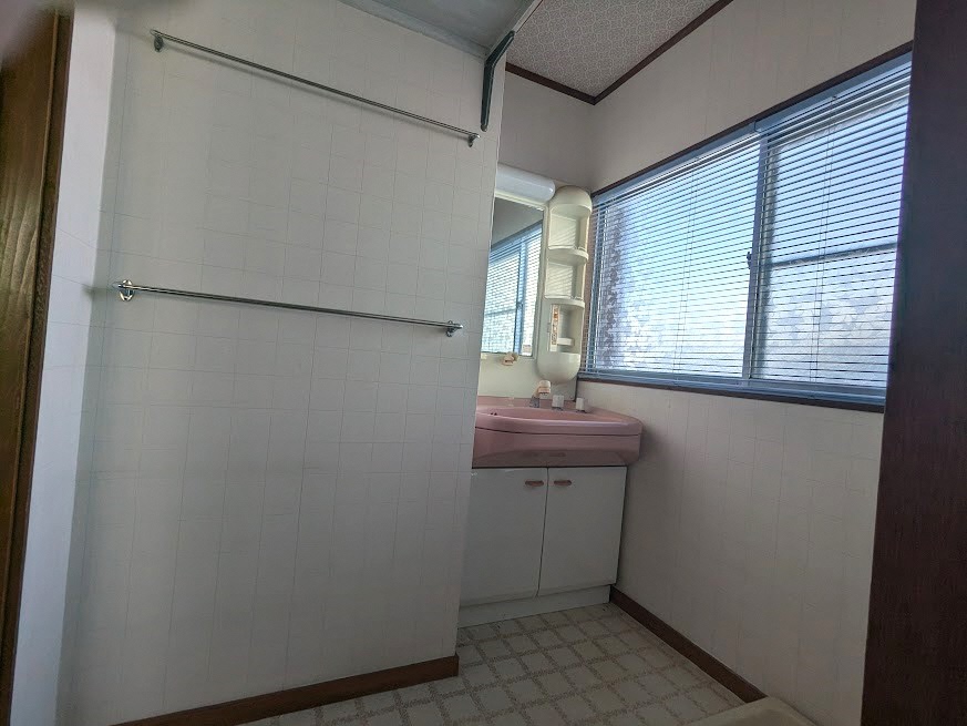 1970s wood house, 17-min walk to station, Yamagata