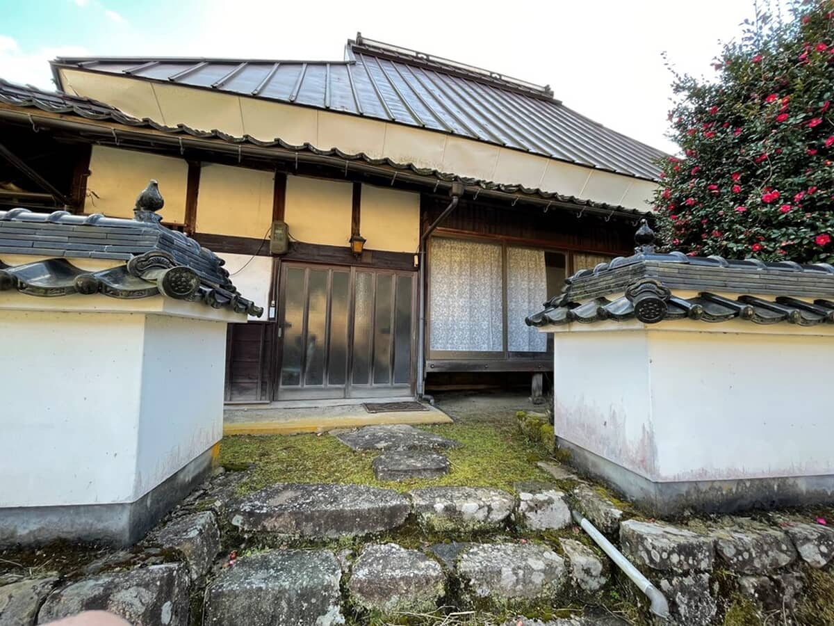 Wood house on a large plot in Hiroshima