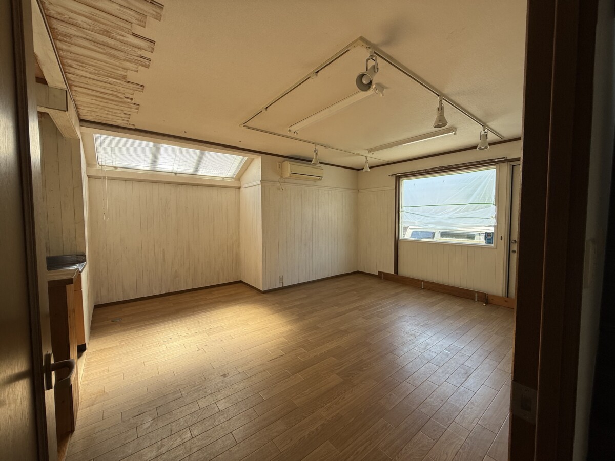 2020s steel-frame house, 15-min walk to station, Ehime