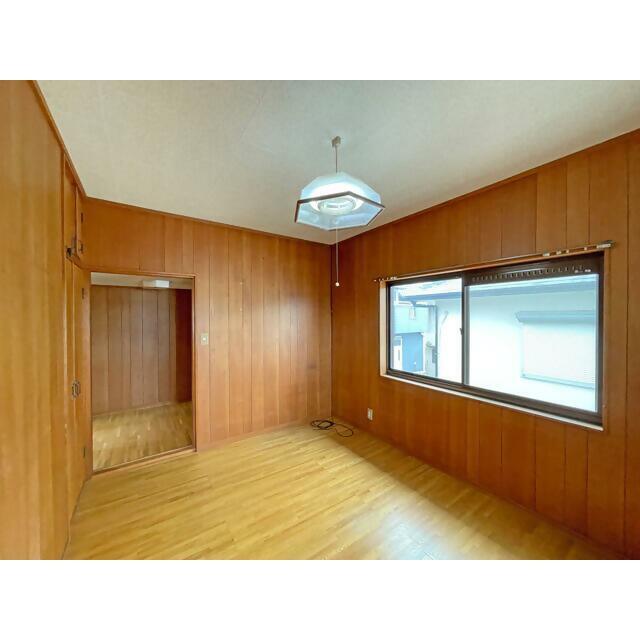 1980s wood house, 18-min walk to station, Mie